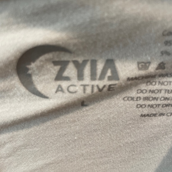 Zyia Active Women’s Large tee - Picture 2 of 3
